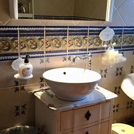 Charmante Maison Historique Avec Jardin à - Charme, Cheminée, Et Sérénité - Fr-1-585-67 *