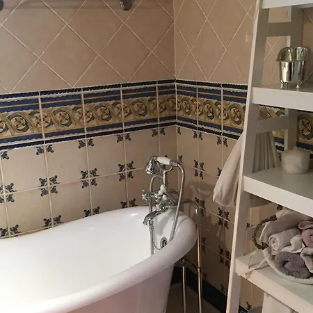 Charmante Maison Historique Avec Jardin à - Charme, Cheminée, Et Sérénité - Fr-1-585-67 Vadelaincourt