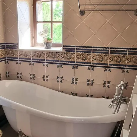 Charmante Maison Historique Avec Jardin à - Charme, Cheminée, Et Sérénité - Fr-1-585-67 Casa rural